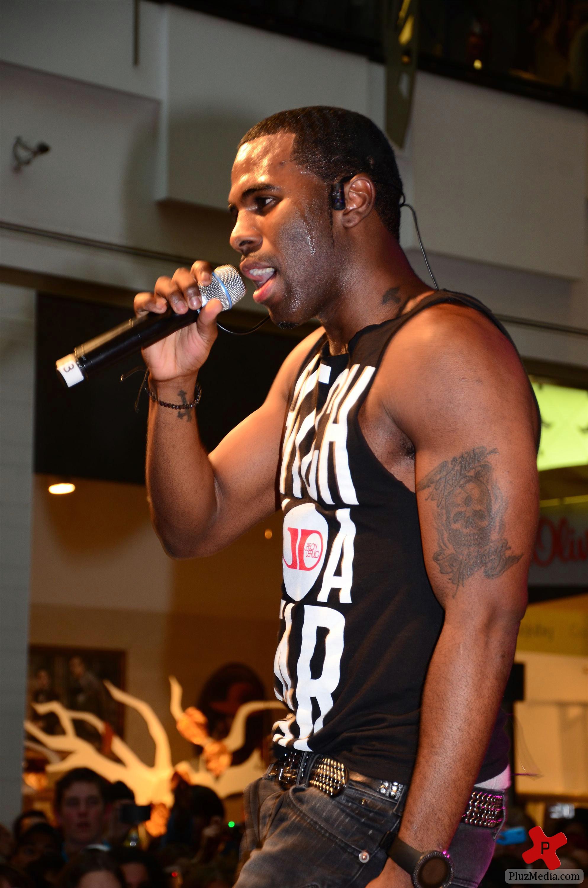 Jason Derulo performing live at Alexa mall photos | Picture 79696